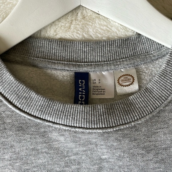 Super Mario H&M Sweatshirt - Picture 6 of 10